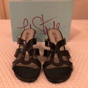 LIFE STRIDE BLACK PATENT WEDGE SHOES